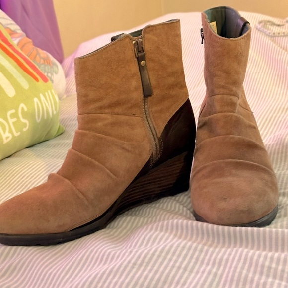 ⭐️THE NORTH FACE Leather Wedge Waterproof Zip Boots, Sz. 10, Excellent! 🤍 - Picture 4 of 15